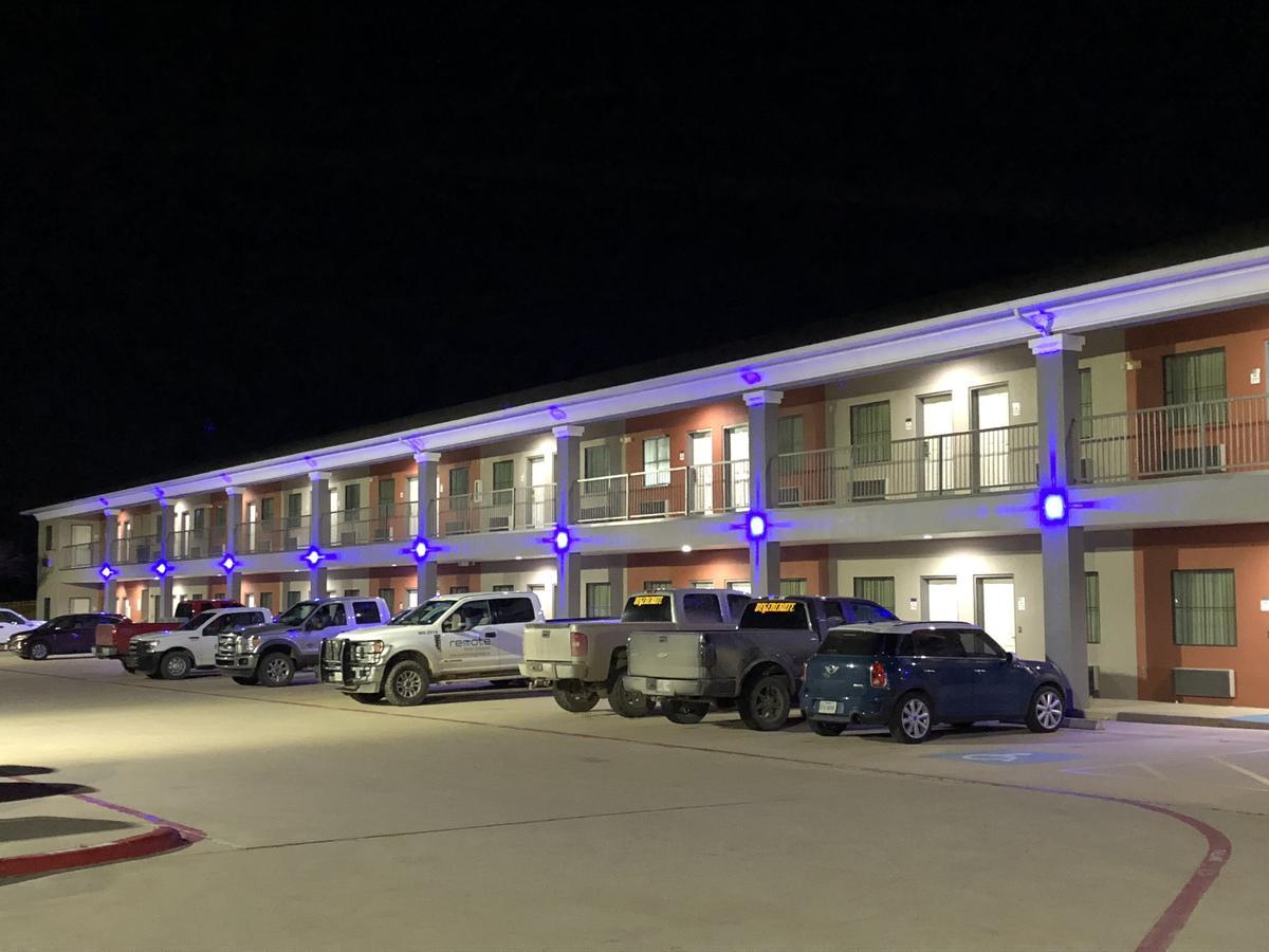 Executive Inn And Suites Joaquin Exterior foto